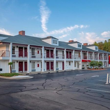 Red Roof Inn & Suites Wilson Extérieur photo