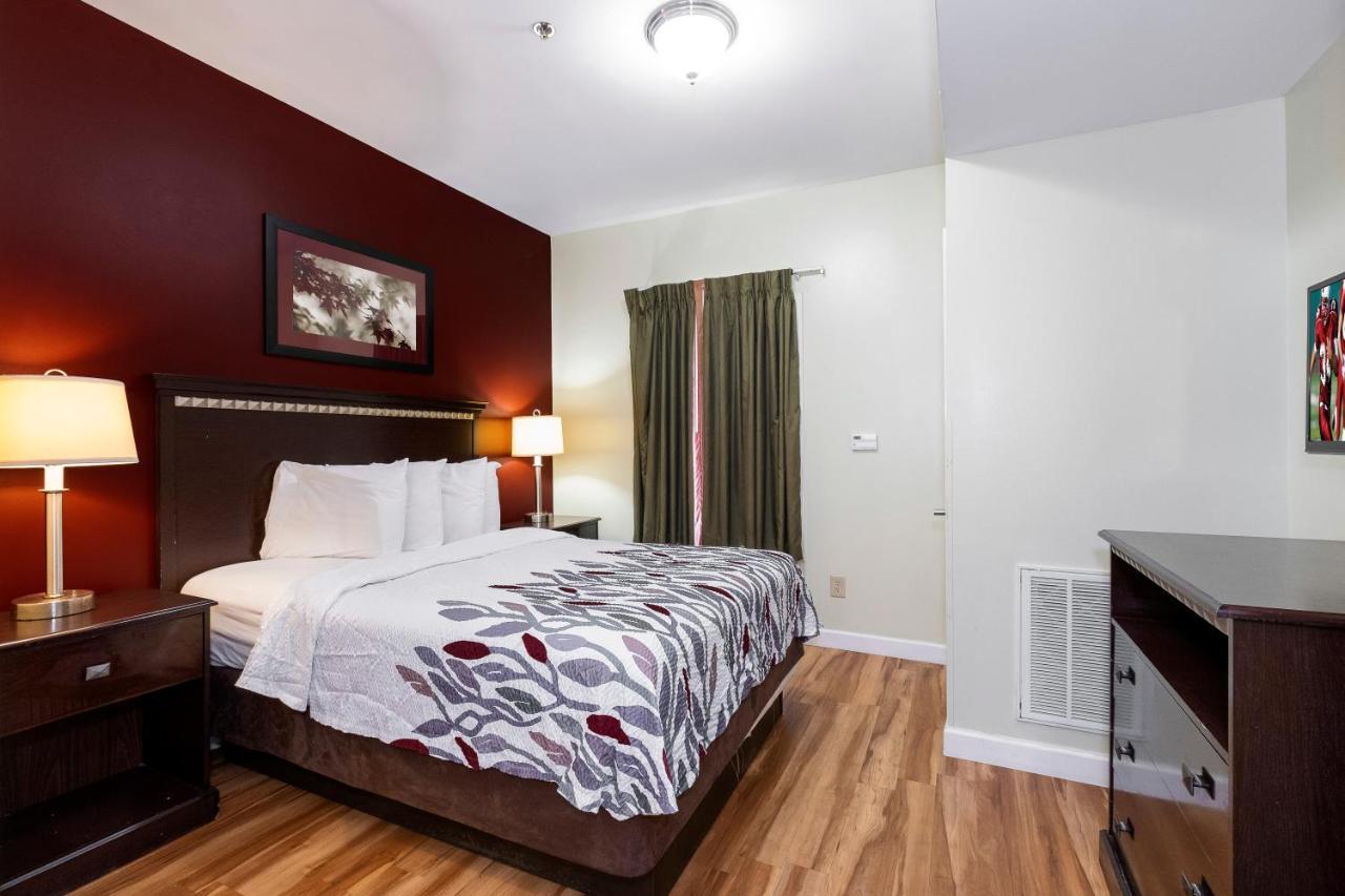 Red Roof Inn & Suites Wilson Extérieur photo
