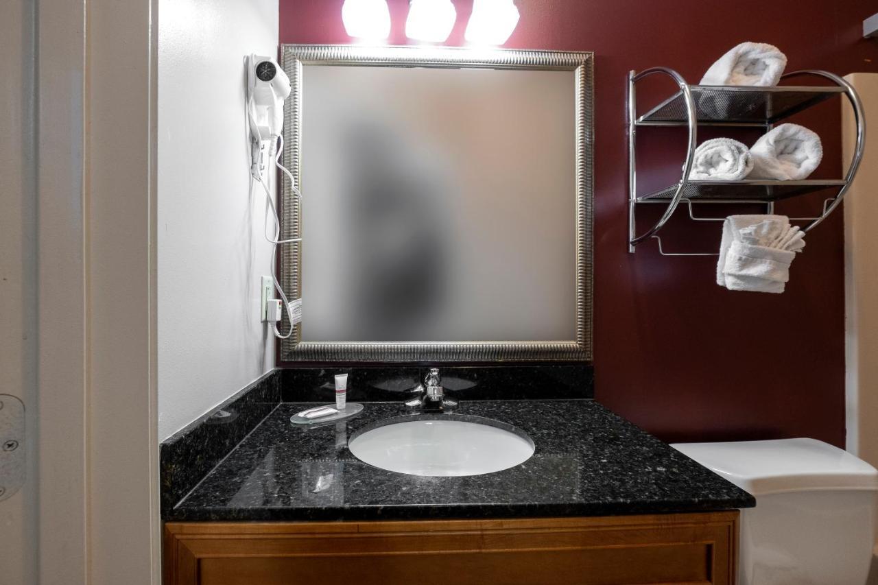 Red Roof Inn & Suites Wilson Extérieur photo
