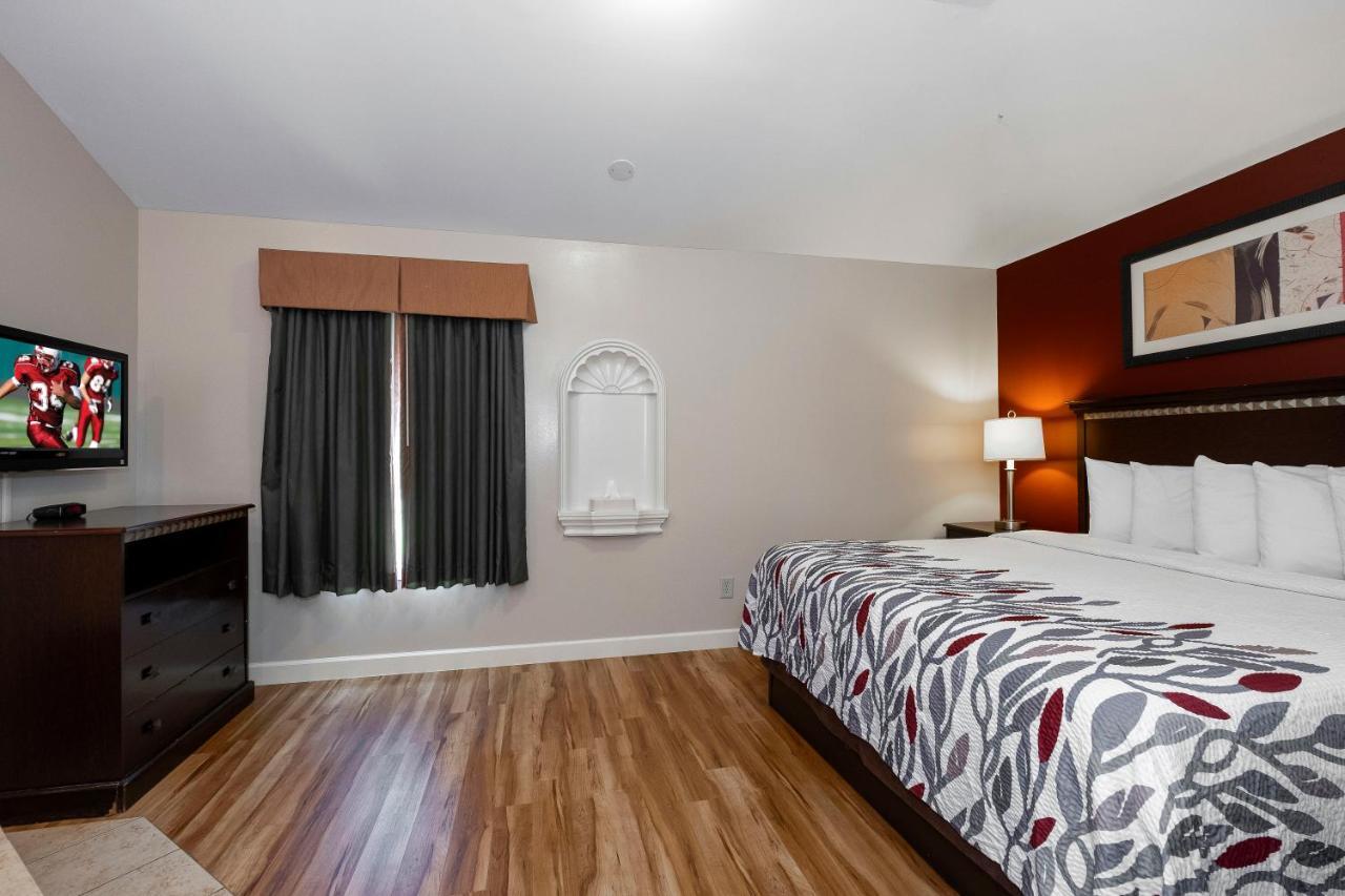 Red Roof Inn & Suites Wilson Extérieur photo