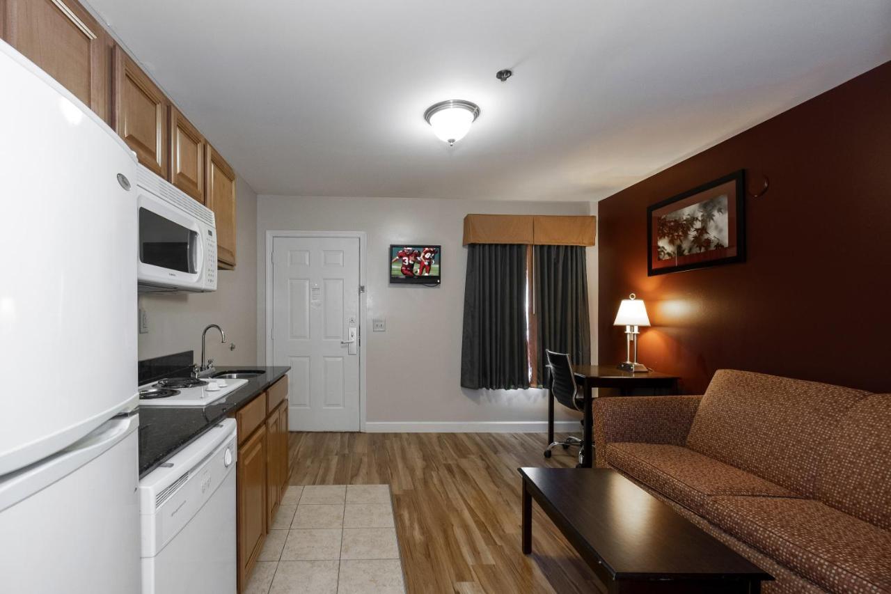 Red Roof Inn & Suites Wilson Extérieur photo