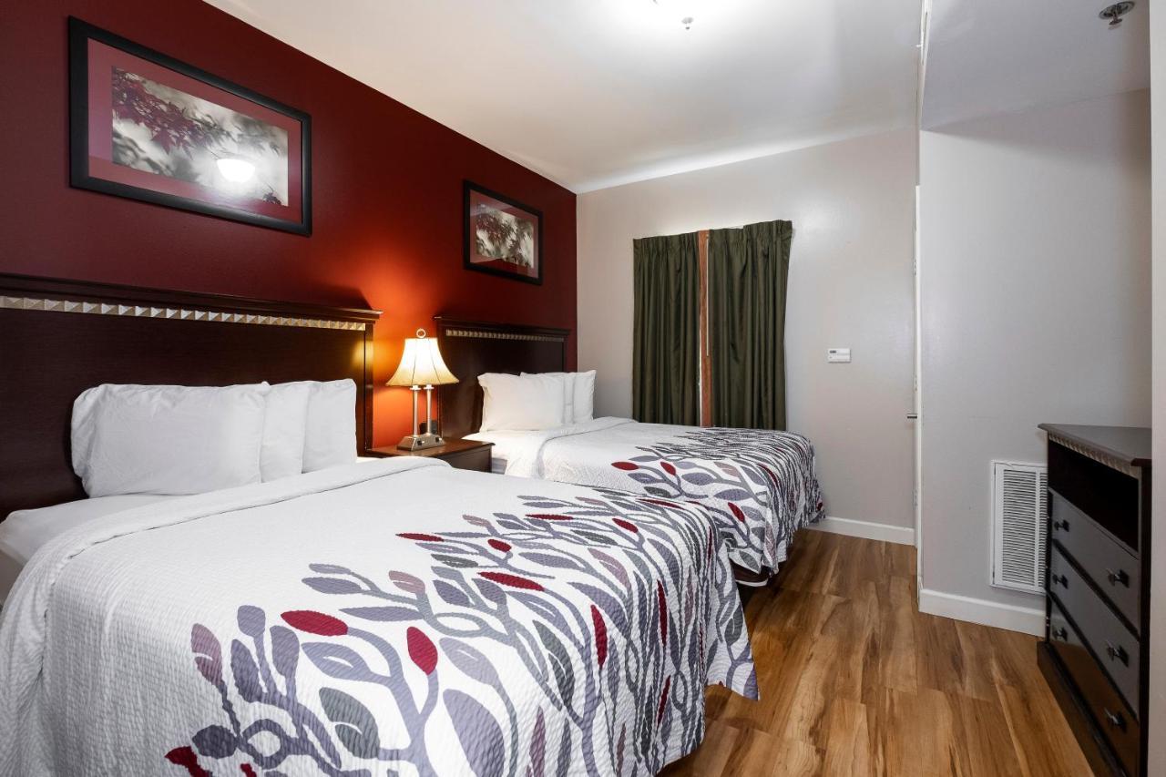 Red Roof Inn & Suites Wilson Extérieur photo