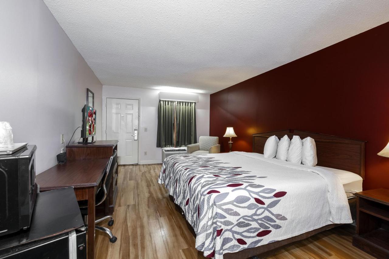 Red Roof Inn & Suites Wilson Extérieur photo