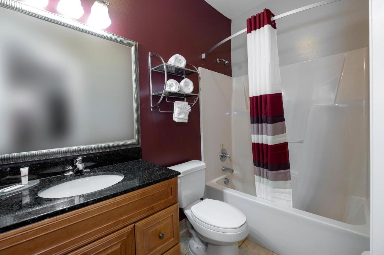 Red Roof Inn & Suites Wilson Extérieur photo