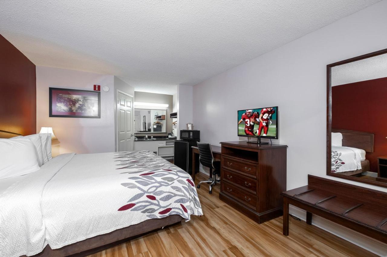 Red Roof Inn & Suites Wilson Extérieur photo