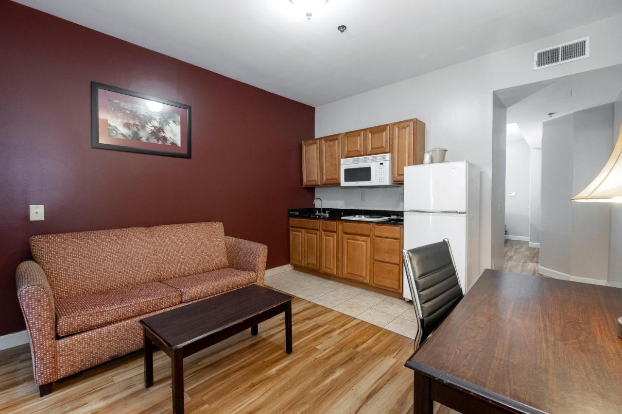 Red Roof Inn & Suites Wilson Extérieur photo