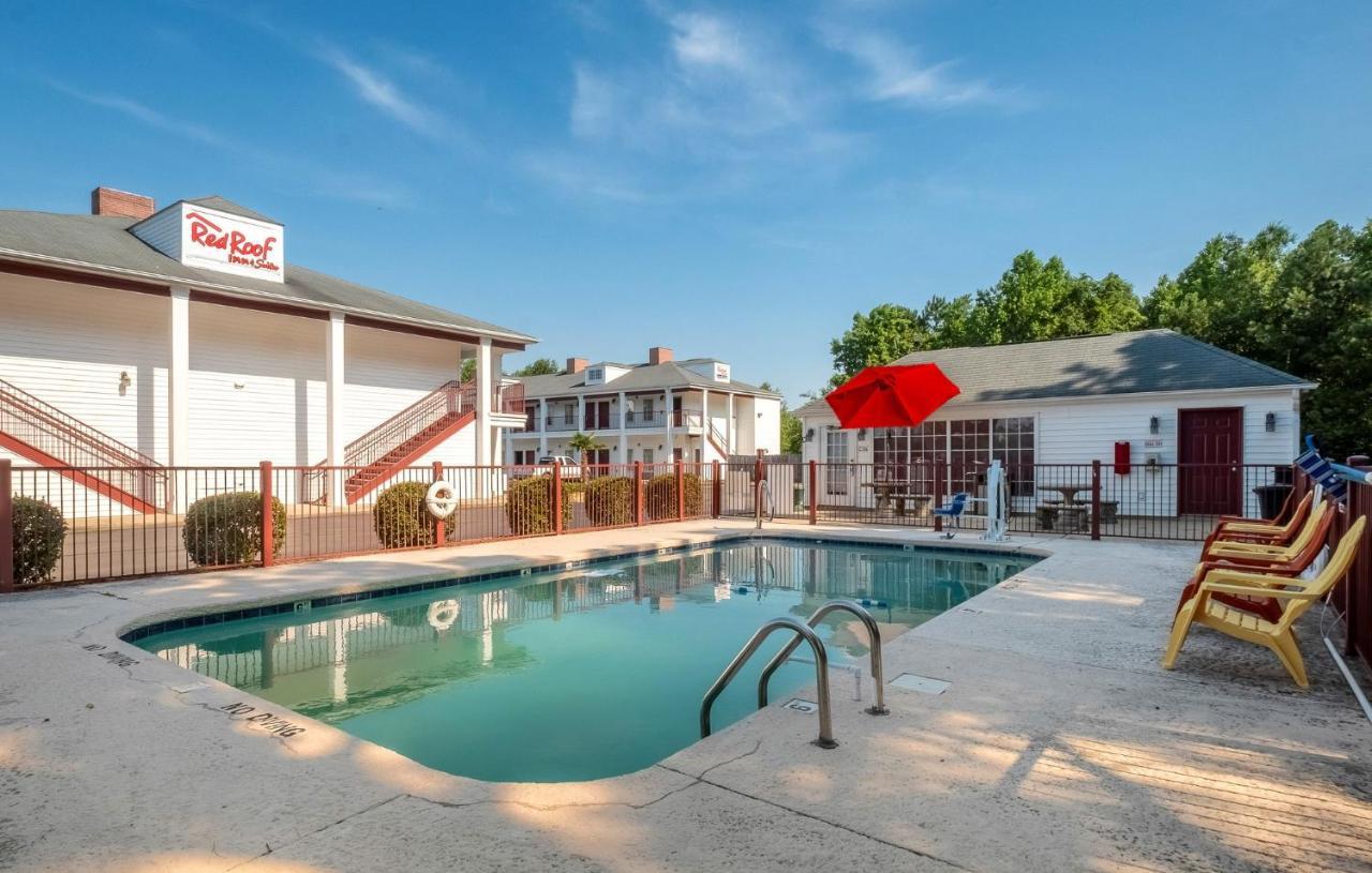 Red Roof Inn & Suites Wilson Extérieur photo