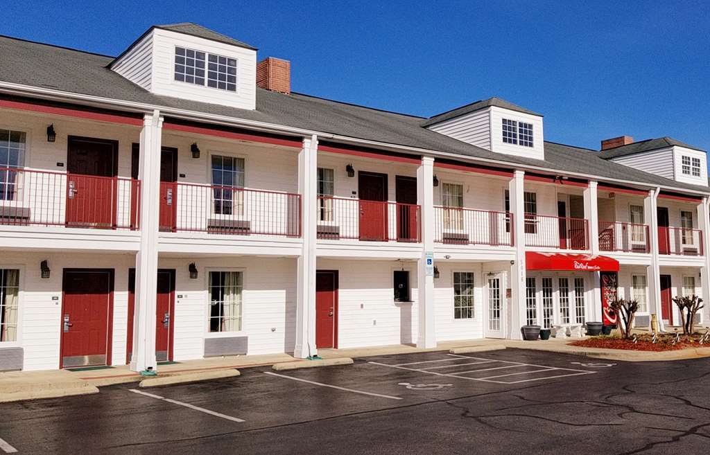 Red Roof Inn & Suites Wilson Extérieur photo