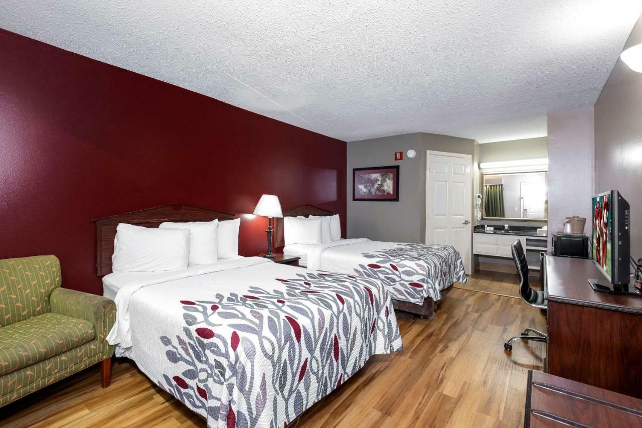 Red Roof Inn & Suites Wilson Extérieur photo